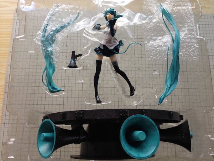 Miku Hatsune: Love is War ver. DX - Opened